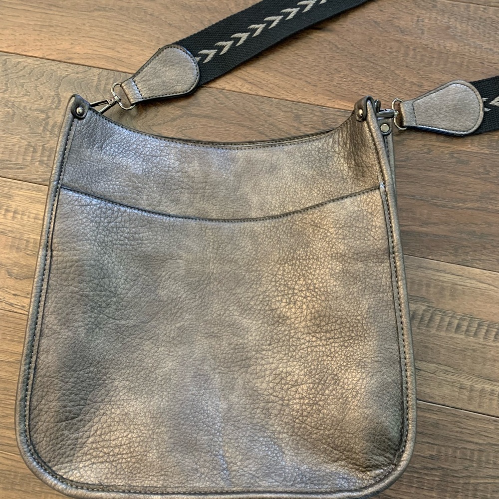 New Jen & Co Chloe Crossbody bag with interchangeable strap.